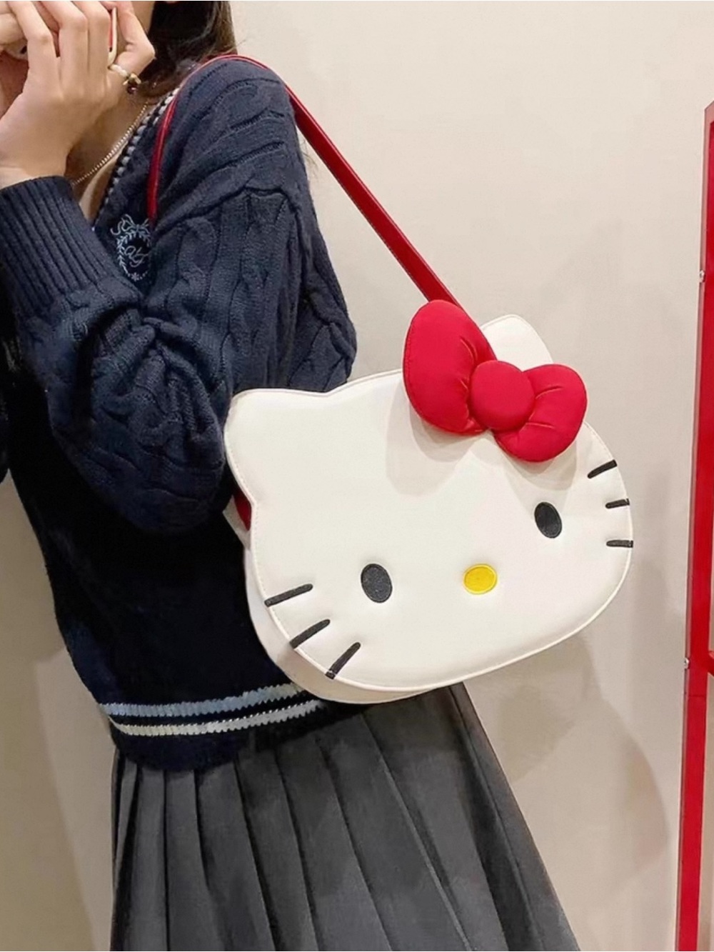 White Novelty Cat-Shaped Shoulder Bag with Red Bow